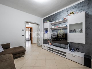 Appartamento in Vendita a Novellara, 120'000&euro;, 89 m², con Box