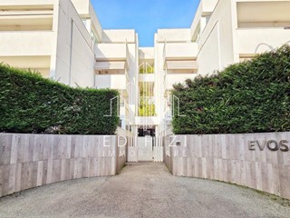 Quadrilocale in Vendita a Massa, 360'000&euro;, 95 m², arredato, con Box