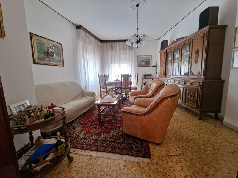 Quadrilocale in Vendita a Carrara, zona Marina di Carrara, 225'000&euro;, 100 m², arredato, con Box