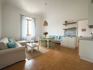 Trilocale in Vendita a Rosignano Marittimo, zona Rosignano Solvay, 165'000&euro;, 60 m², con Box