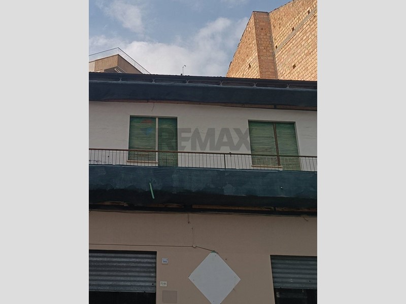 Appartamento in Vendita a Loreto Aprutino, 60'000&euro;, 117 m²