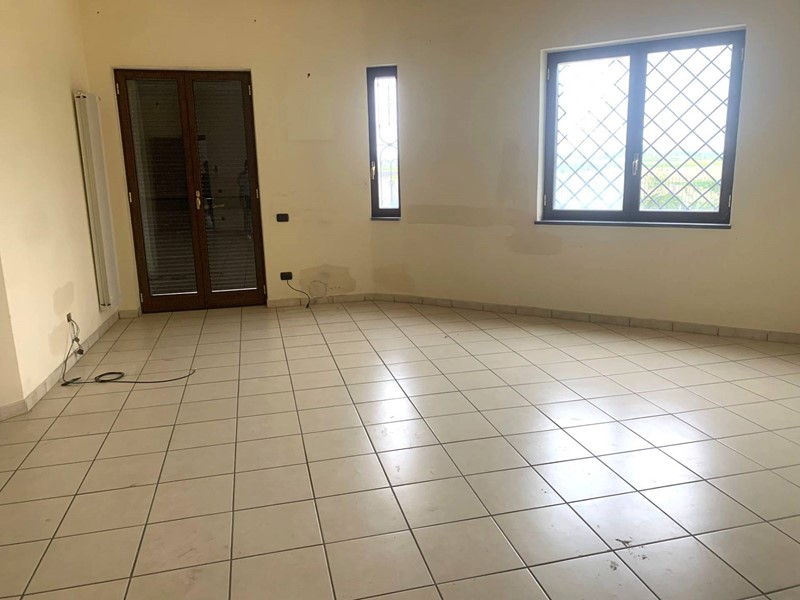 Quadrilocale in Affitto a Parete, 500&euro;, 121 m²