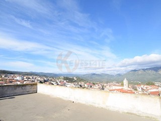 Appartamento in Vendita a Oliena, 90'000&euro;, 179 m², con Box