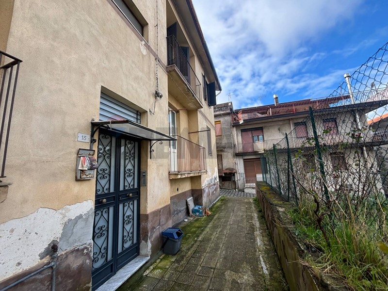 Trilocale in Vendita a Maletto, 54'000&euro;, 70 m²