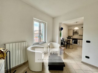 Trilocale in Vendita a Finale Ligure, 238'000&euro;, 60 m², con Box