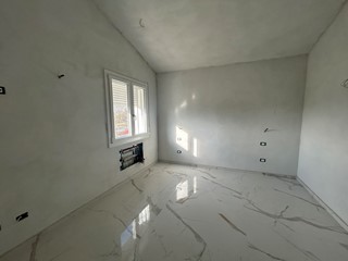 Trilocale in Vendita a Ceregnano, 150'000&euro;, 75 m², con Box