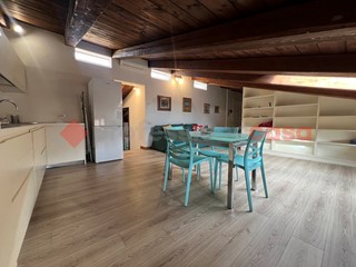 Trilocale in Affitto a Verona, 1'200&euro;, 75 m², arredato