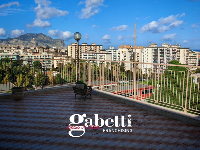 Trilocale in Vendita a Palermo, 175'000&euro;, 112 m²