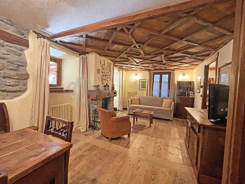 Bilocale in Affitto a Courmayeur, zona La Saxe, 56 m², arredato