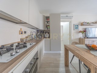 Appartamento in Vendita a Roma, 260'000&euro;, 60 m², con Box