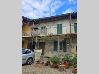 Appartamento in Vendita a Inverigo, 55'000&euro;, 139 m²