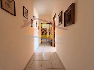 Appartamento in Vendita a Siracusa, zona Grottasanta - Tunisi, 105'000&euro;, 125 m²