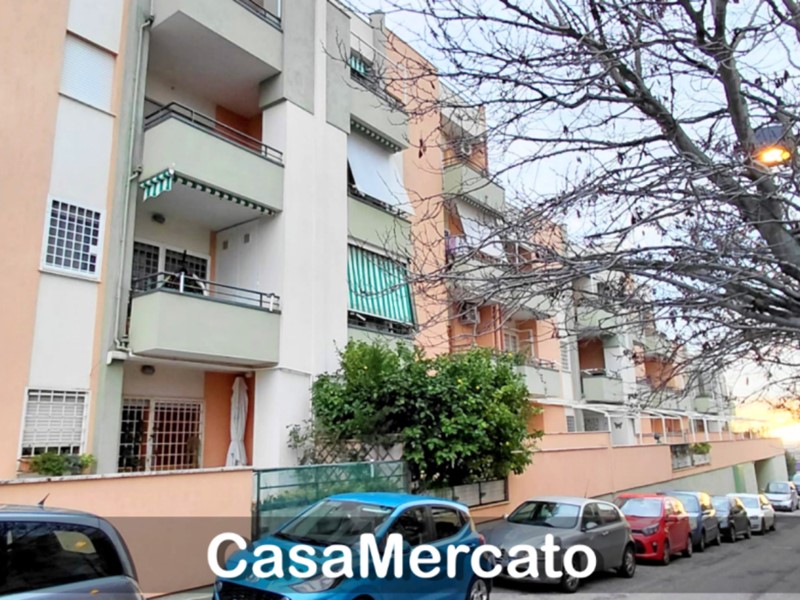 Quadrilocale in Vendita a Albano Laziale, zona Cecchina, 215'000&euro;, 100 m², con Box