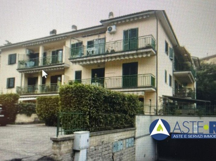 Quadrilocale in Vendita a Soriano nel Cimino, 82'500&euro;, 100 m²