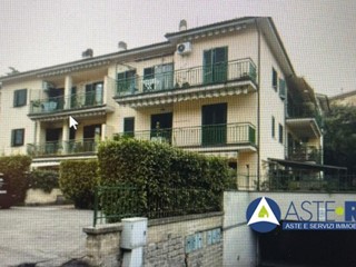 Quadrilocale in Vendita a Soriano nel Cimino, 82'500&euro;, 100 m²