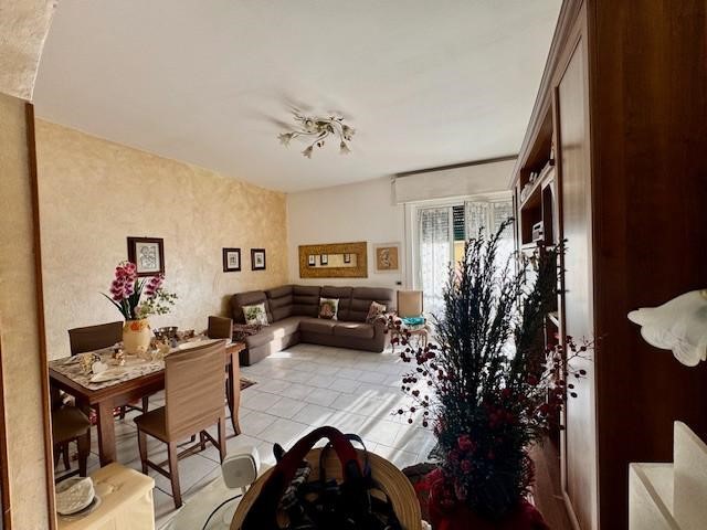 Quadrilocale in Vendita a Carrara, zona Marina di Carrara, 173'000&euro;, 90 m²