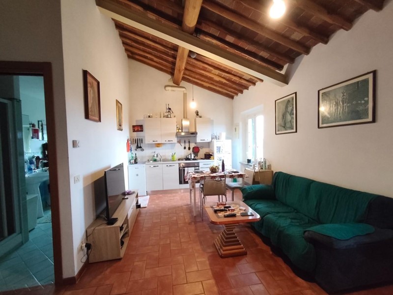 Trilocale in Vendita a Lucca, zona San Pietro a Vico, 130'000&euro;, 65 m², arredato