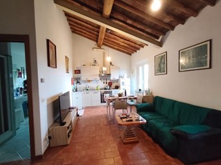 Trilocale in Vendita a Lucca, zona San Pietro a Vico, 130'000&euro;, 65 m², arredato