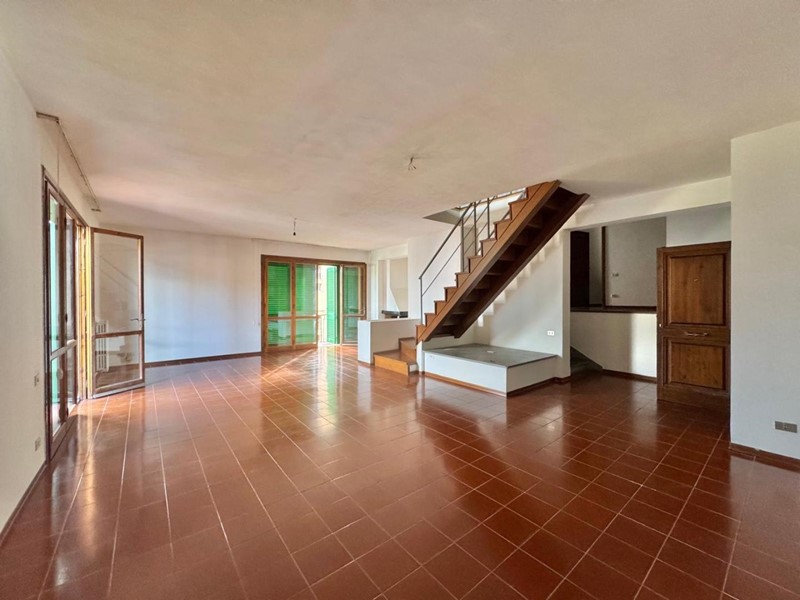 Appartamento in Vendita a Ponsacco, 275'000&euro;, 250 m², con Box