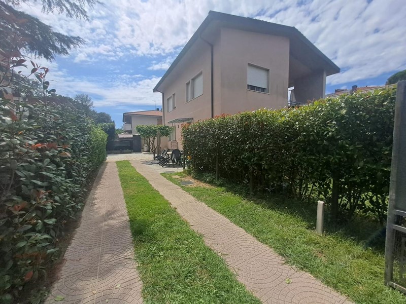 Trilocale in Vendita a Massa, zona Ronchi, 350'000&euro;, 86 m², arredato