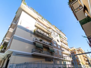 Trilocale in Vendita a Roma, 185'000&euro;, 75 m²