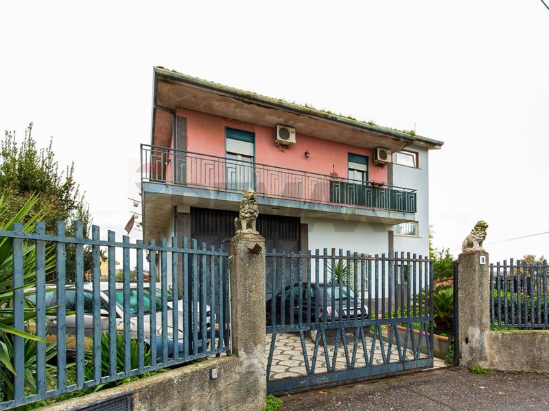 Trilocale in Vendita a San Giovanni la Punta, 129'000&euro;, 90 m²