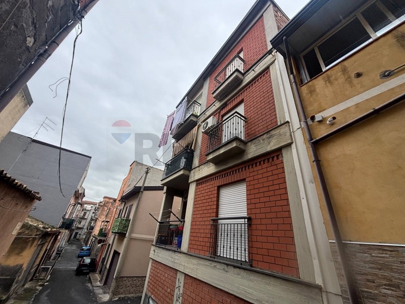 Quadrilocale in Vendita a Adrano, 70'000&euro;, 90 m²