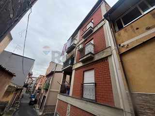 Quadrilocale in Vendita a Adrano, 70'000&euro;, 90 m²