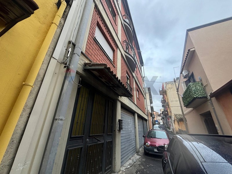 Quadrilocale in Vendita a Adrano, 70'000&euro;, 90 m²