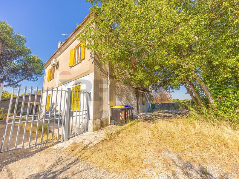 Trilocale in Vendita a Roma, 185'000&euro;, 110 m²