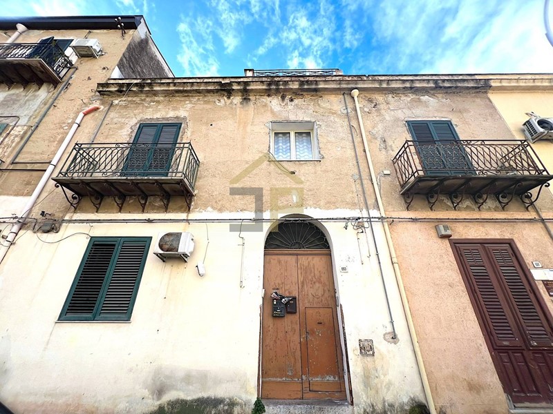 Quadrilocale in Vendita a Palermo, 79'000&euro;, 120 m²