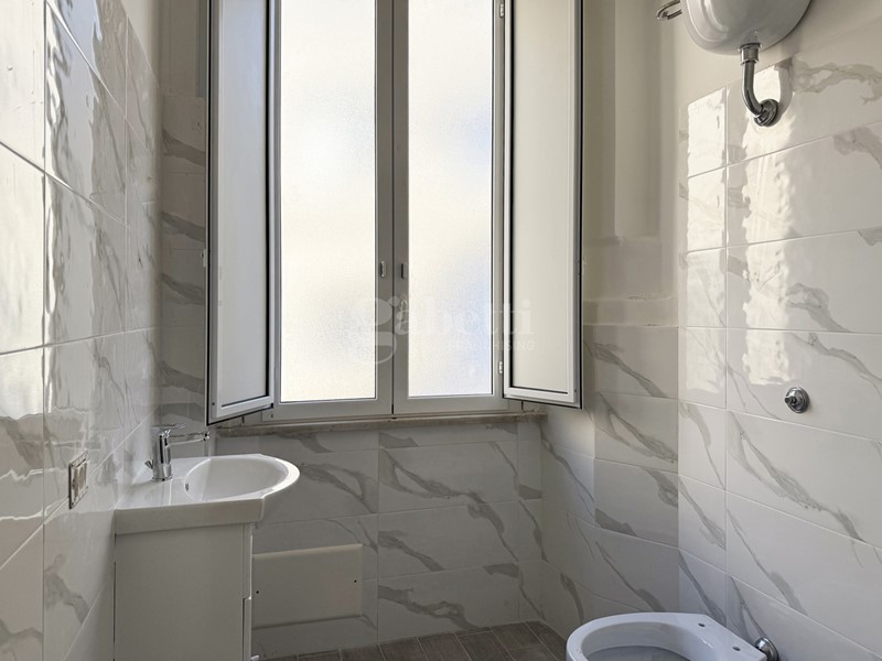 Appartamento in Affitto a Napoli, 1'500&euro;, 130 m²