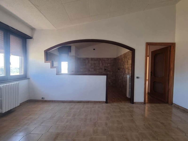 Trilocale in Vendita a Aprilia, 65'000&euro;, 83 m²