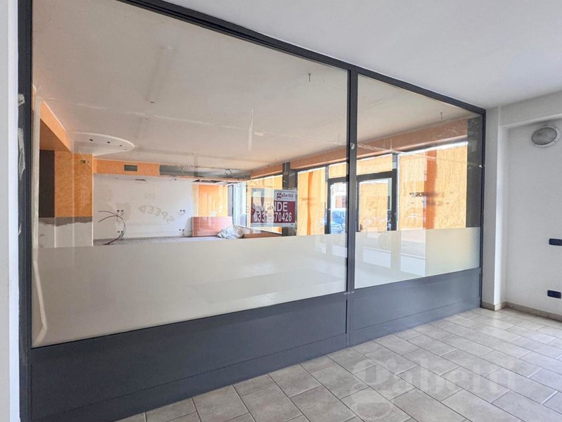 Negozio in Vendita a Varese, 157'300&euro;, 167 m²