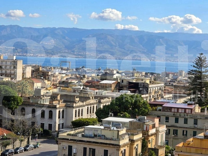 Appartamento in Vendita a Messina, 250'000&euro;, 145 m²