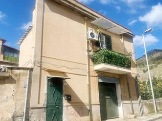 Trilocale in Vendita a Palermo, 125'000&euro;, 95 m²