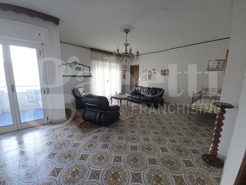 Appartamento in Vendita a Scalea, 259'000&euro;, 181 m²