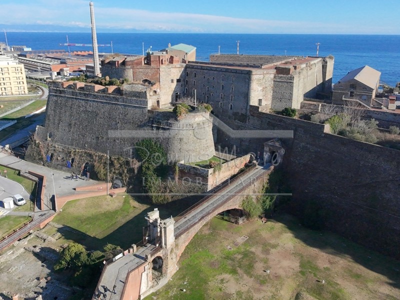 Quadrilocale in Affitto a Savona, 1'000&euro;, 95 m², arredato