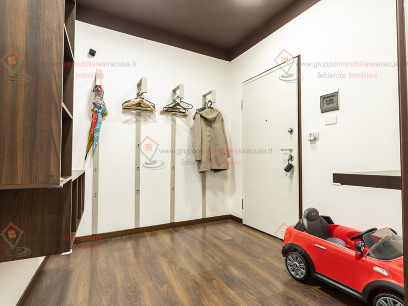 Appartamento in Vendita a Siracusa, zona Adda Gelone Timoleonte, 150'000&euro;, 153 m²