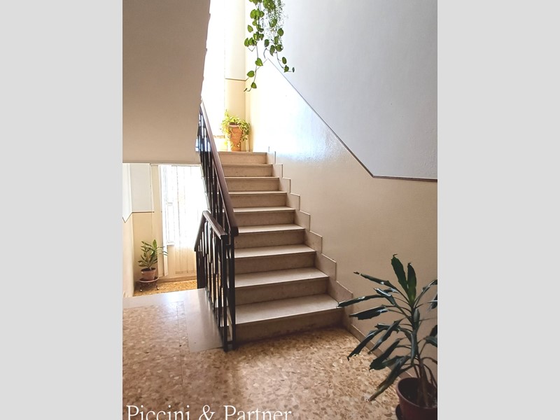 Appartamento in Vendita a Chiusi, zona Chiusi Scalo, 100'000&euro;, 104 m², con Box