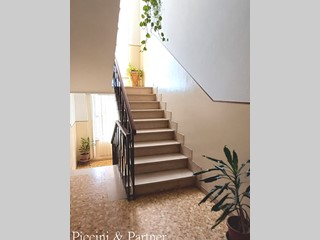 Appartamento in Vendita a Chiusi, zona Chiusi Scalo, 100'000&euro;, 104 m², con Box