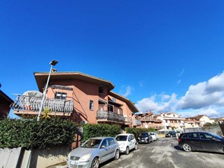 Trilocale in Vendita a Guidonia Montecelio, zona La Botte, 129'000&euro;, 70 m²