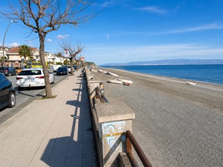 Trilocale in Vendita a Roccalumera, zona Sciglio, 26'000&euro;, 42 m²