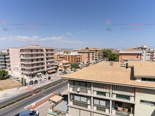 Appartamento in Vendita a Siracusa, zona Pizzuta Scala Greca, 79'000&euro;, 142 m²