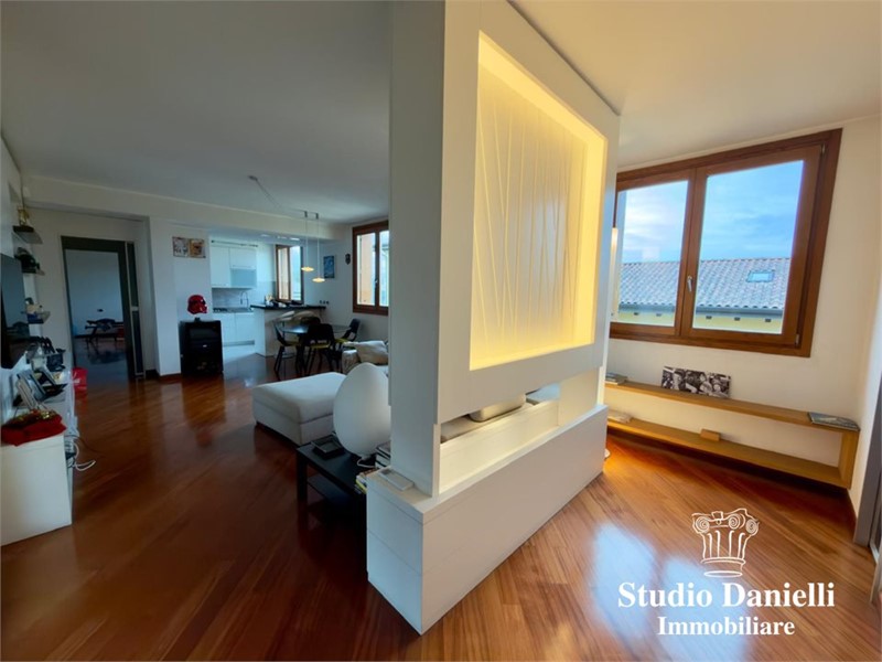 Trilocale in Vendita a Carate Brianza, 325'000&euro;, 129 m²