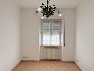 Quadrilocale in Vendita a Cascina, zona San Frediano a Settimo, 125'000&euro;, 75 m², arredato