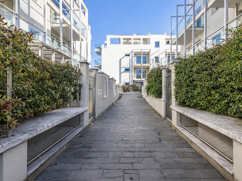 Trilocale in Vendita a Massa, zona Marina di Massa, 325'000&euro;, 70 m², arredato, con Box