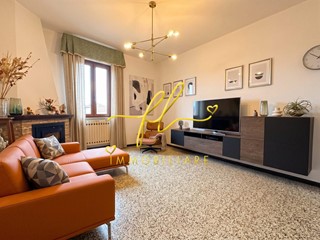 Appartamento in Vendita a Cecina, 260'000&euro;, 117 m², con Box