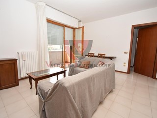 Trilocale in Vendita a Colle di Val D'Elsa, 130'000&euro;, 76 m², arredato, con Box