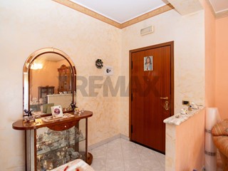 Appartamento in Vendita a Catania, 130'000&euro;, 146 m²